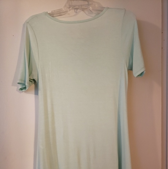 Lularoe Classic T - Picture 1 of 3